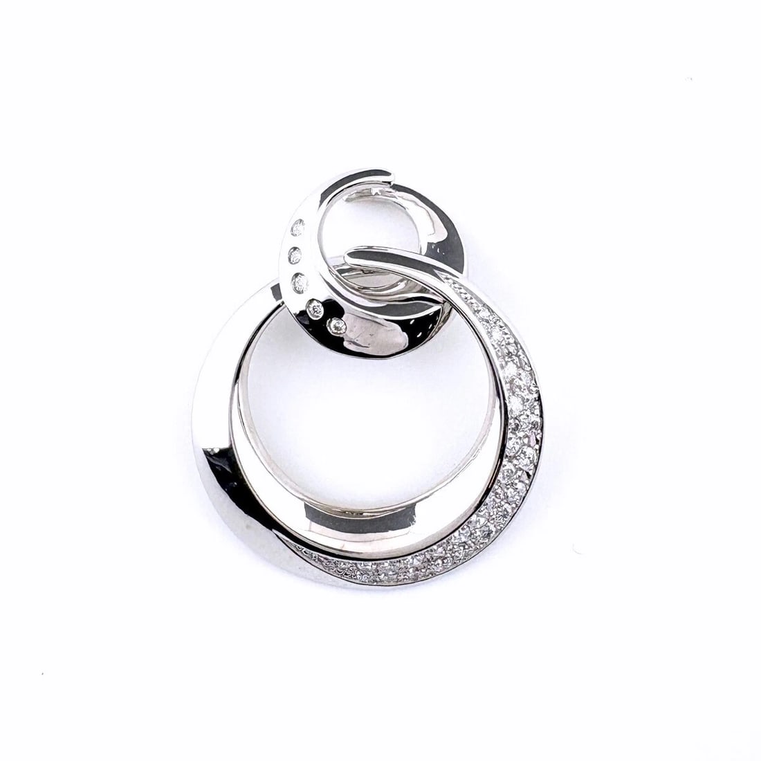 MELEE DIAMOND PENDANT HEAD WG WHITEGOLD: melee diamond Pendant Head WG WhiteGold Brand: Unbranded Type/Style: Pendant Head Material: 18KWhite Gold, Main Stone/Creation Natural Color: White Gold Size: Pendant size 32.7?26.9mm(1.3") Inside