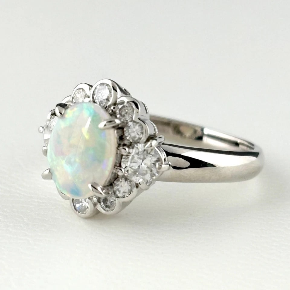 OPAL DESIGN PLATINUM MELEE DIAMOND RING: opal design Platinum melee diamond Ring Brand: Unbranded Type/Style: Ring Material: Pt900, Main Stone/Creation opal diamond Color: None Size: US 6 to 6.5 Accessories: None Accessories Noti