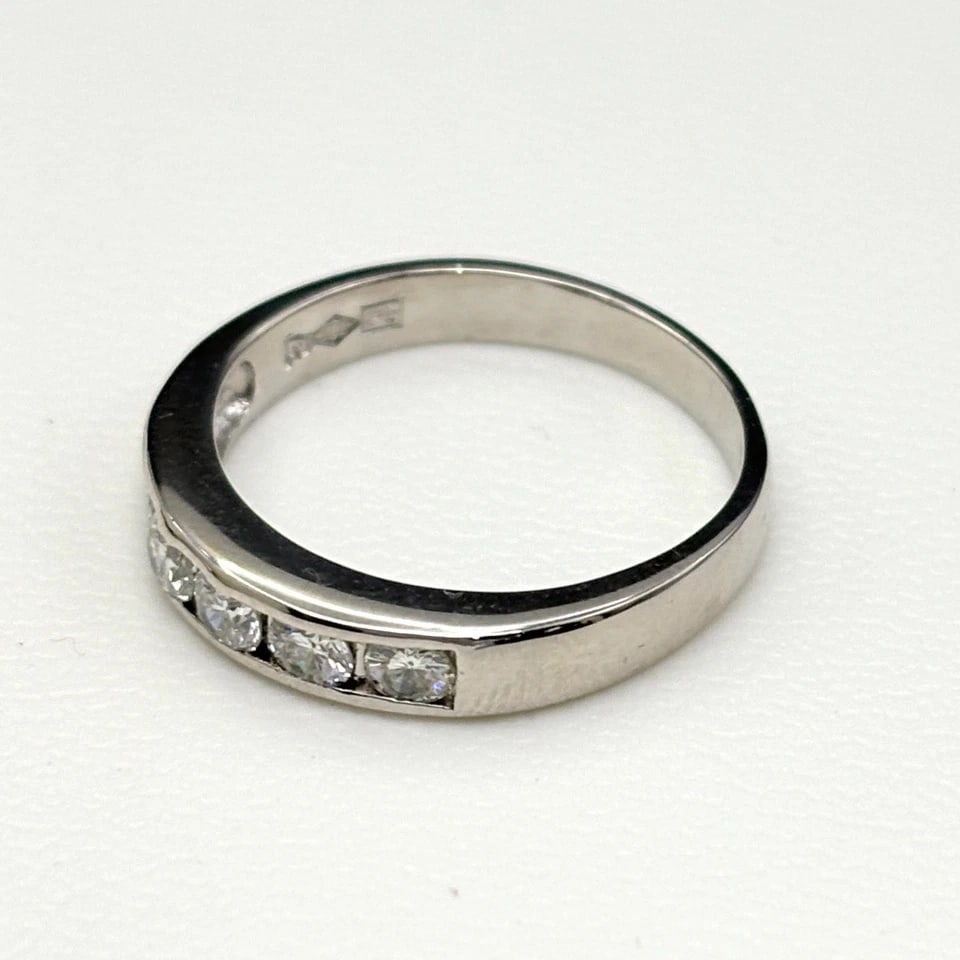 MELEE DIAMOND DESIGN PLATINUM RING: melee diamond design Platinum Ring Brand: Unbranded Type/Style: Ring Material: Pt900, Main Stone/Creation Natural Color: None Size: US 7 to 7.5 Accessories: None Accessories Notice: When p