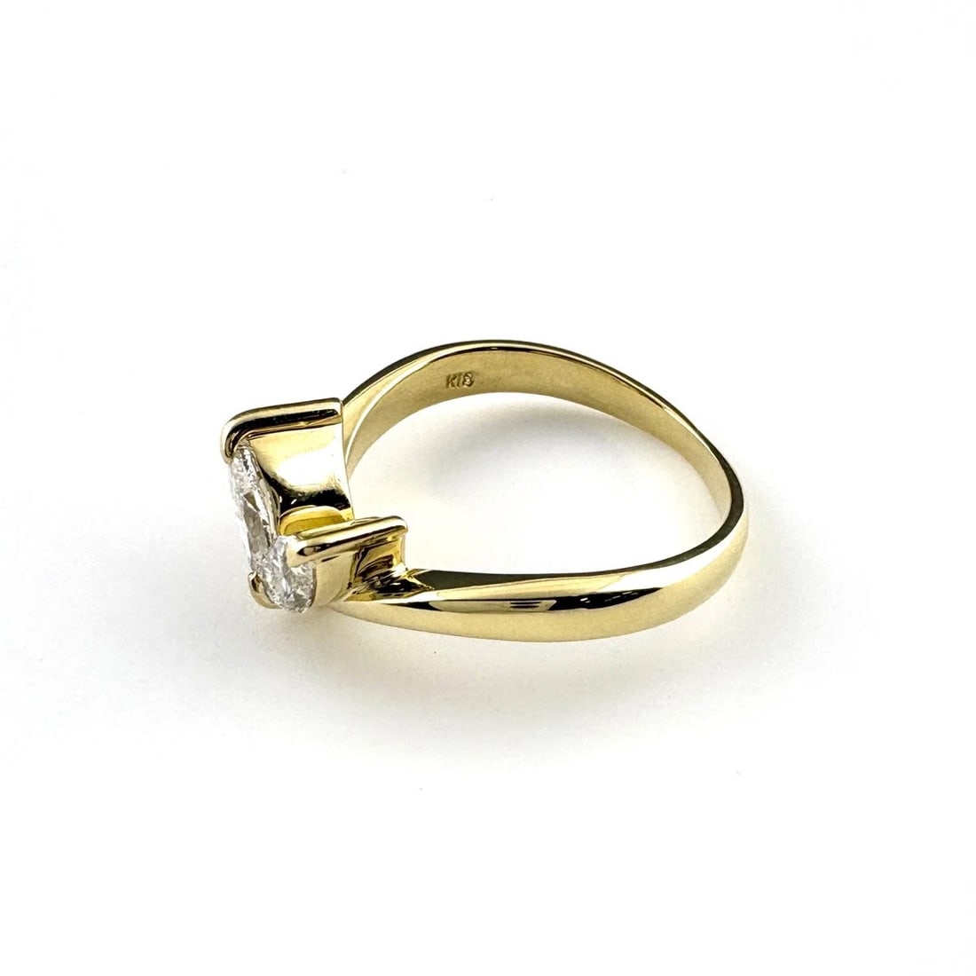 YELLOWGOLD RING18K DIAMOND: YellowGold Ring18K diamond Brand: Unbranded Type/Style: Ring Material: 18KYellowGold, Main Stone/Creation Natural Color: YellowGold Size: US 6 to 6.5 Accessories: None Accessories Notice: When