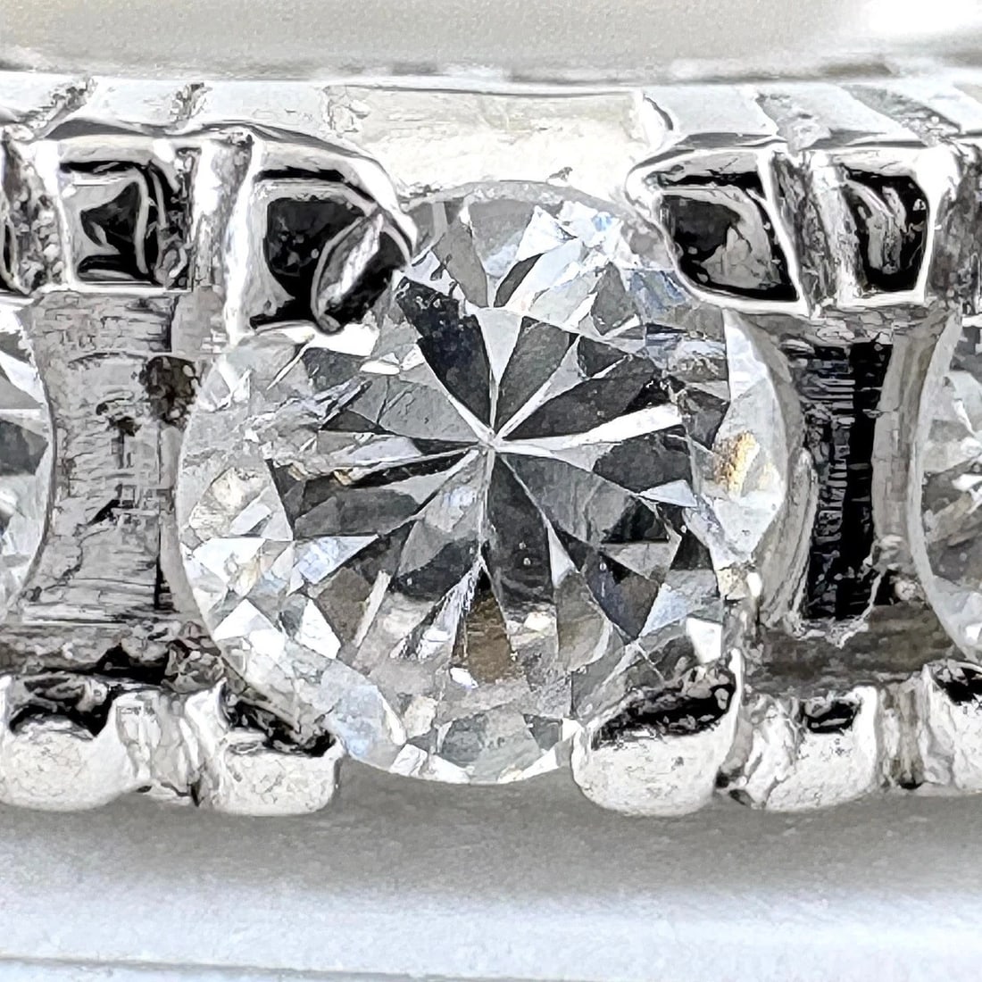 MELEE DIAMOND DESIGN PLATINUM RING: melee diamond design Platinum Ring Brand: Unbranded Type/Style: Ring Material: Pt900, Main Stone/Creation Natural Color: None Size: US 6.5 to 7 Accessories: None Accessories Notice: When p
