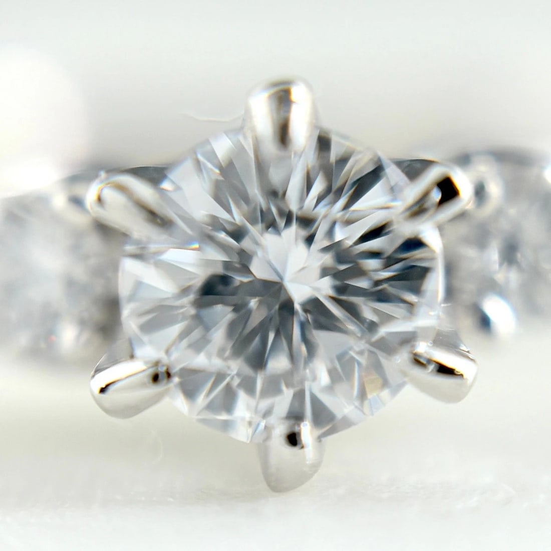 DIAMOND DESIGNPLATINUM MELEE RING - 2