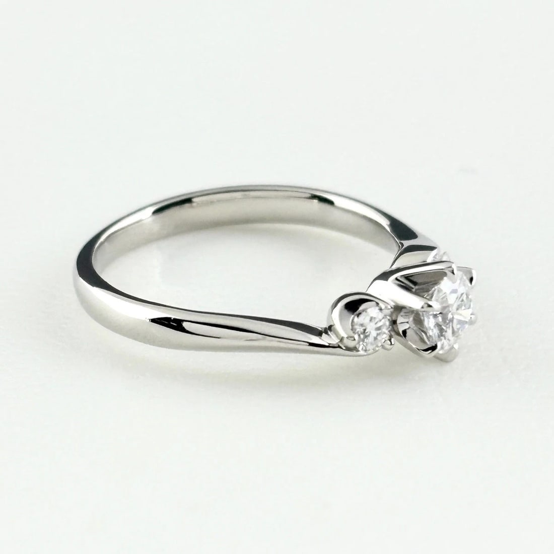 DIAMOND DESIGNPLATINUM MELEE RING - 4