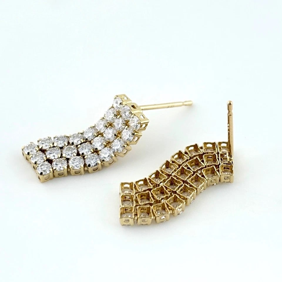MELEE DIAMOND DESIGN YELLOWGOLD EARRINGS: melee diamond design YellowGold Earrings Brand: Unbranded Type/Style: Earrings Material: 18KYellowGold, Main Stone/Creation Natural Color: YellowGold Size: Size of main setting part 19.5?6.6mm(0.8")
