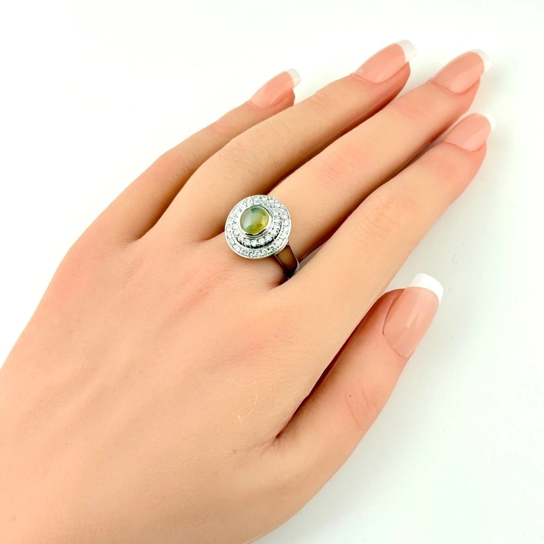 CHRYSOBERYL CAT'S EYE PLATINUM DIAMOND RING PT900: Chrysoberyl cat's eye Platinum diamond Ring Pt900 Brand: Unbranded Type/Style: Ring Material: Pt900, Main Stone/Creation Natural Color: Silver Size: US 7.5 to 8 Accessories: None Accessori