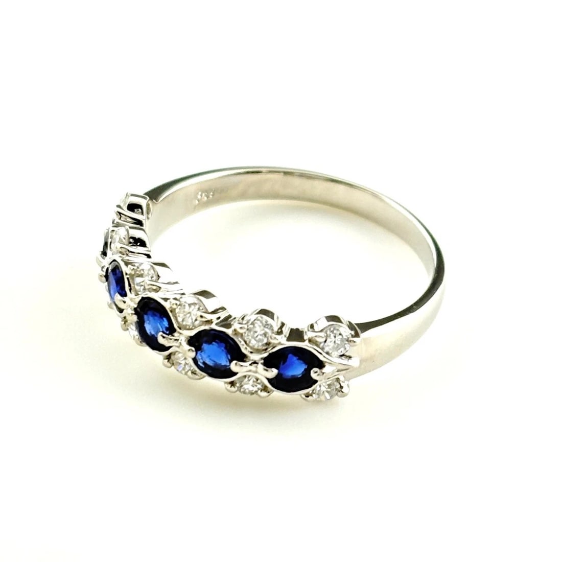 SAPPHIRE DESIGN PLATINUM MELEE DIAMOND RING: sapphire design Platinum melee diamond Ring Brand: Unbranded Type/Style: Ring Material: Pt900, Main Stone/Creation sapphire diamond Color: None Size: US 7.5 to 8 Accessories: None Accessor
