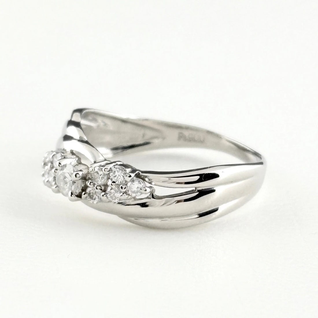 MELEE DIAMOND DESIGN PLATINUM RING - 3