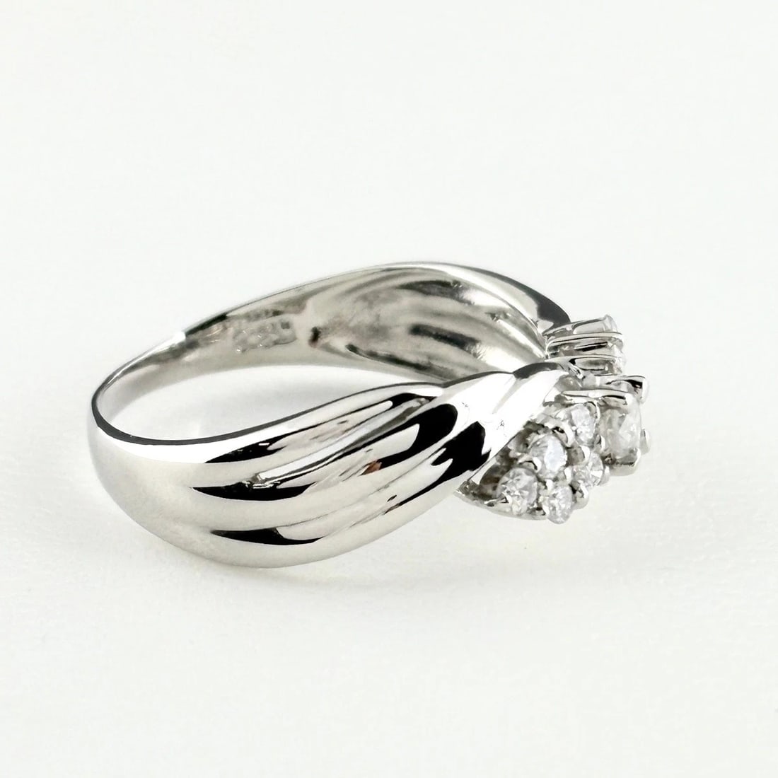MELEE DIAMOND DESIGN PLATINUM RING - 4