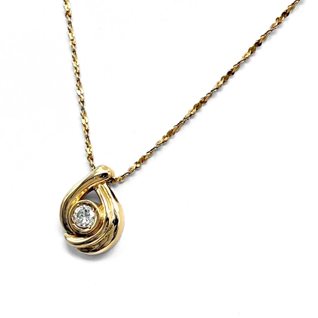 MELEE DIAMOND DESIGN NECKLACE YG: melee diamond design necklace YG Brand: Unbranded Type/Style: Necklace Material: 18K YG, Main Stone/Creation Natural Color: YG Size: Chain / code 38cm(15") Pendant size 13.9?10.0mm(0.5") Accessories: