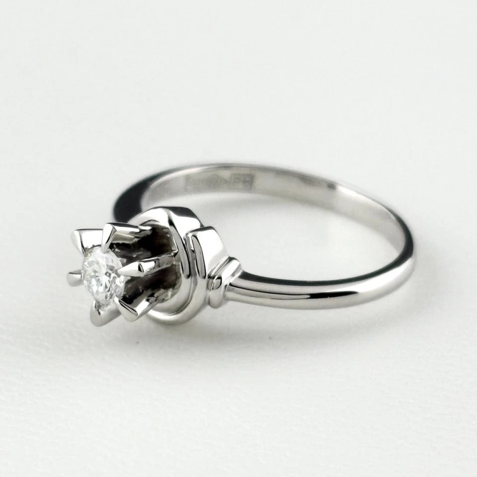 DIAMOND DESIGN PLATINUM RING: diamond design Platinum Ring Brand: Unbranded Type/Style: Ring Material: Pt900, Main Stone/Creation Natural Color: None Size: US 5.5 Accessories: None Accessories Notice: When purchasing pre-owned