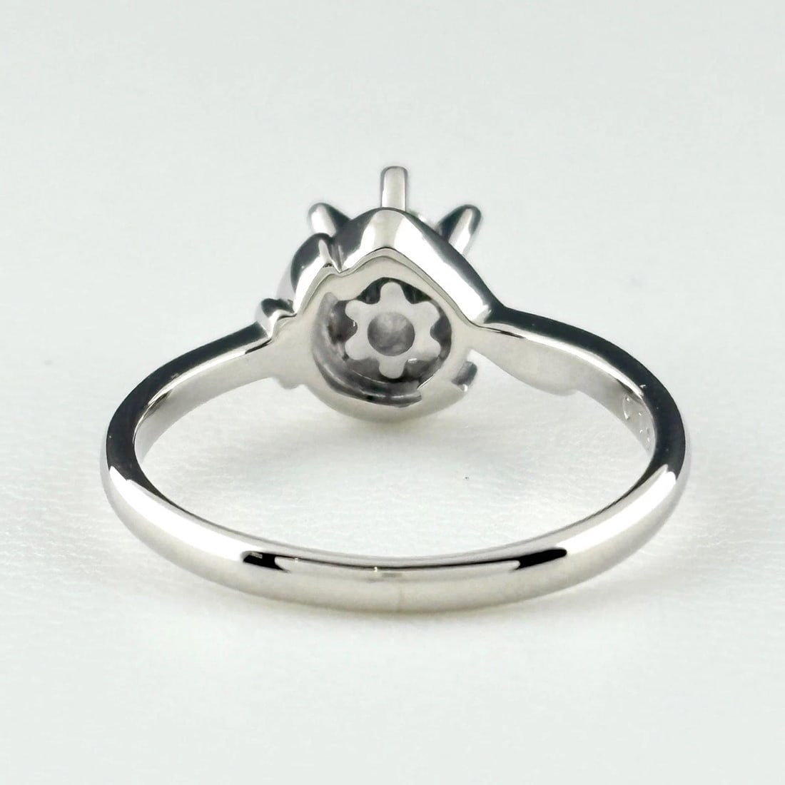 DIAMOND DESIGN PLATINUM RING - 4