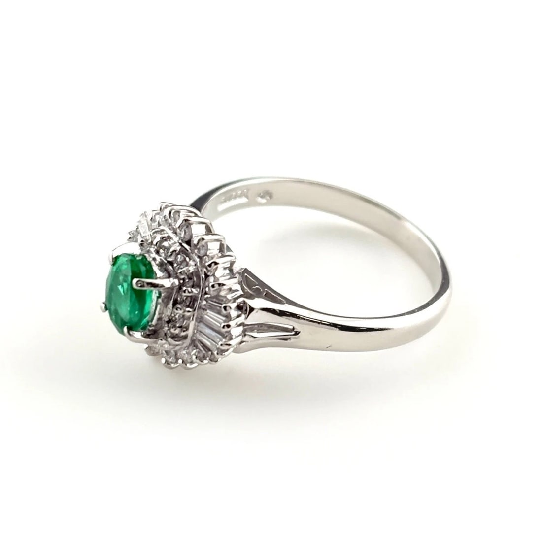 EMERALD DESIGN PLATINUM MELEE DIAMOND RING: emerald design Platinum melee diamond Ring Brand: Unbranded Type/Style: Ring Material: Pt850, Main Stone/Creation Emerald Diamond Color: None Size: US 6) Accessories: None Accessories Notice: When