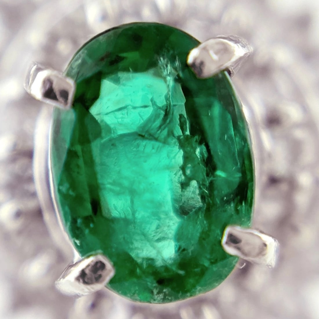 EMERALD DESIGN PLATINUM MELEE DIAMOND RING - 2