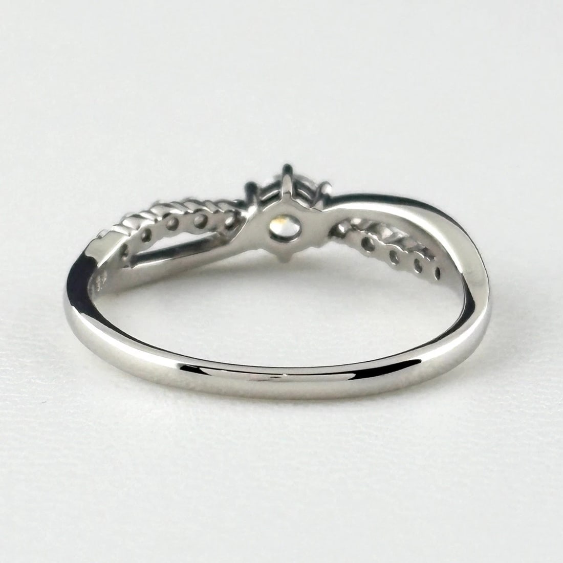 MELEE DIAMOND DESIGN PLATINUM RING - 4