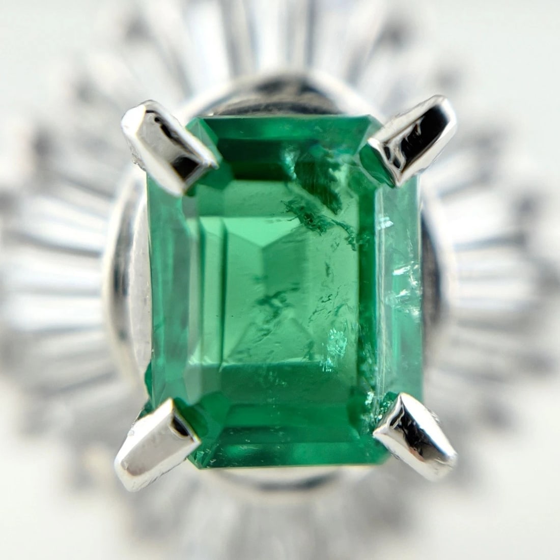 EMERALD DESIGN PLATINUM MELEE DIAMOND RING - 2