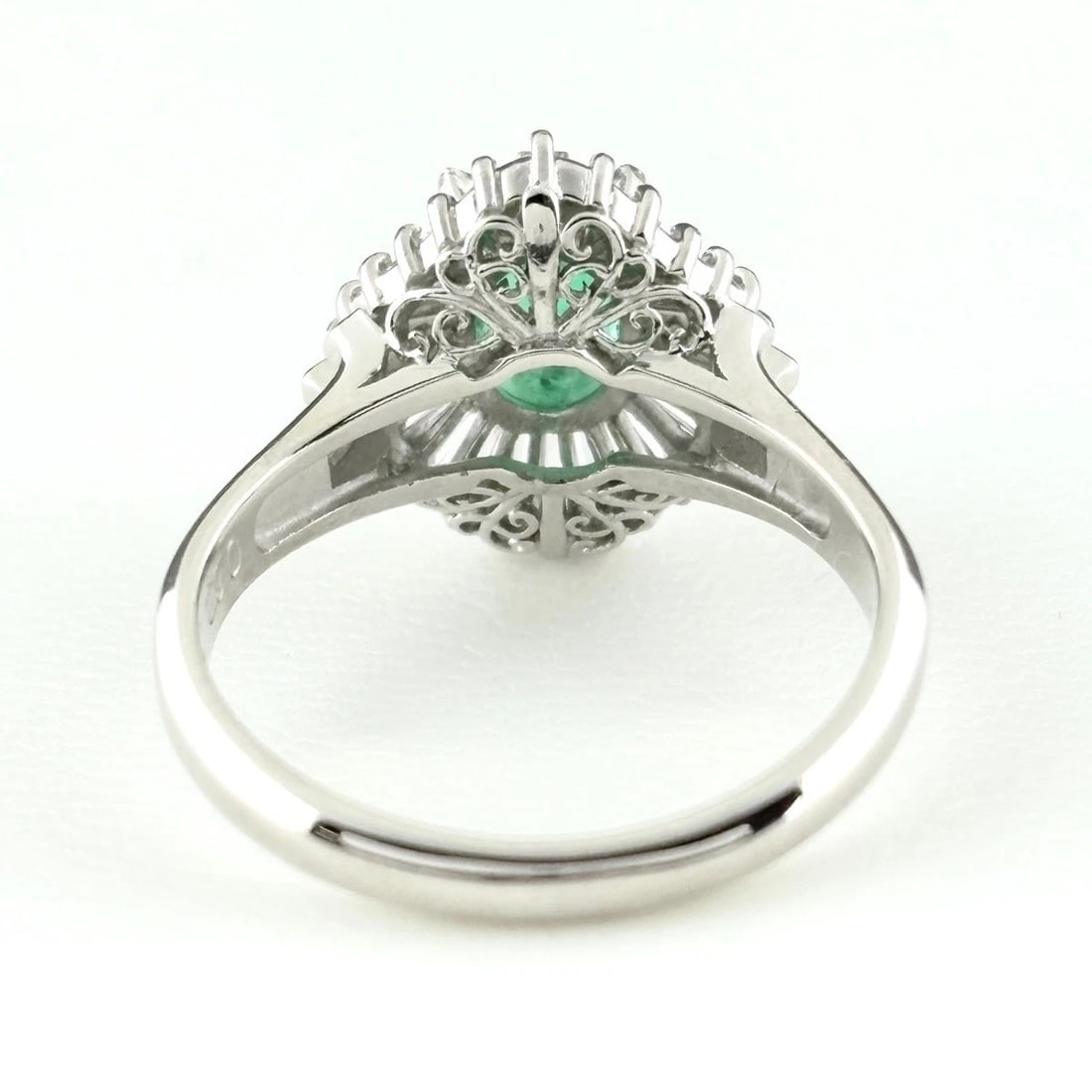 EMERALD DESIGN PLATINUM MELEE DIAMOND RING - 4