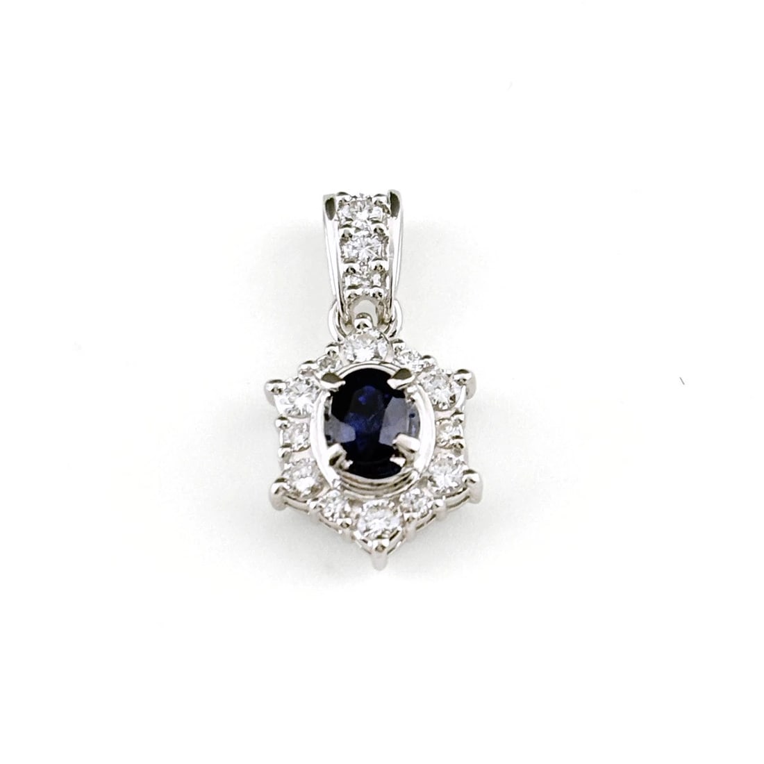 SAPPHIRE PENDANT HEAD PLATINUM MELEE DIAMOND: Sapphire Pendant Head Platinum melee diamond Brand: Unbranded Type/Style: Pendant Head Material: Pt900, Main Stone/Creation Sapphire Diamond Color: None Size: Total length of the pendant head