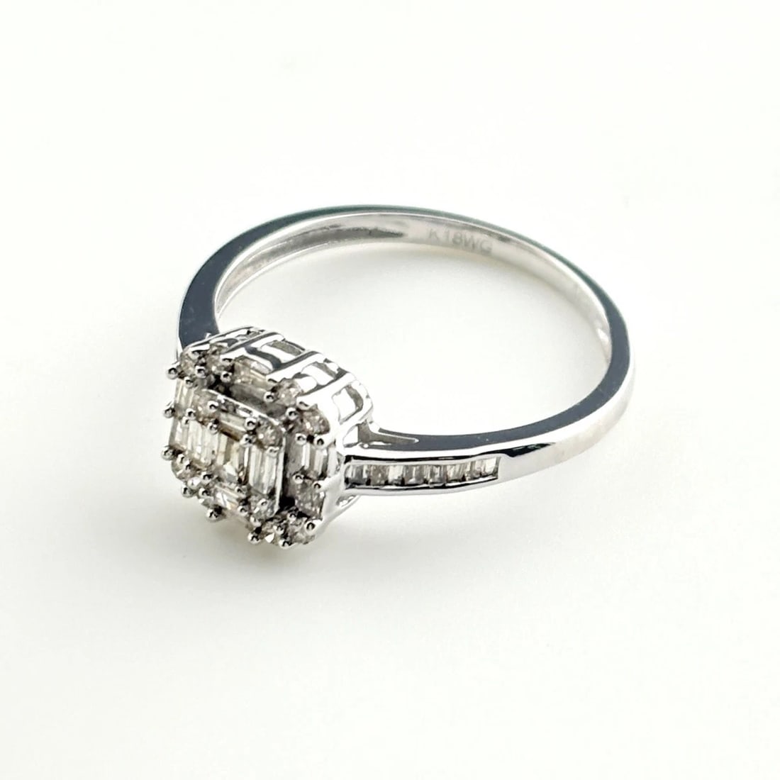 MELEE DIAMOND DESIGN WHITEGOLD RING: melee diamond design WhiteGold Ring Brand: Unbranded Type/Style: Ring Material: 18KWhite Gold, Main Stone/Creation Natural Color: White Gold Size: US 7.5 to 8) Accessories: None Accessories Notice: