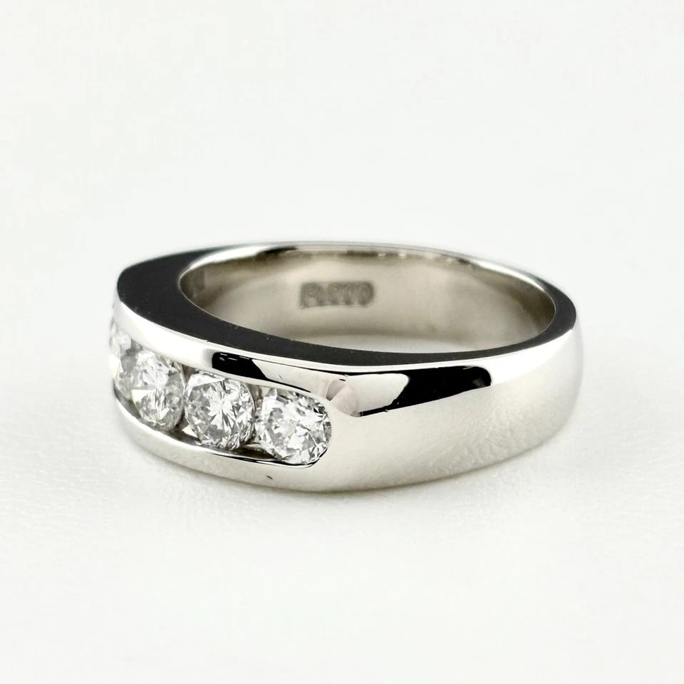 MELEE DIAMOND DESIGN PLATINUM RING: melee diamond design Platinum Ring Brand: Unbranded Type/Style: Ring Material: Pt900, Main Stone/Creation Natural Color: None Size: US 6.5 Accessories: None Accessories Notice: When purchasing