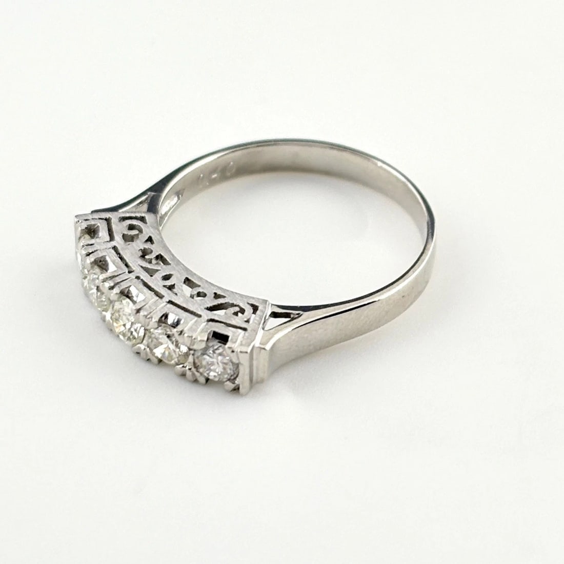 MELEE DIAMOND DESIGN PLATINUM RING: melee diamond design Platinum Ring Brand: Unbranded Type/Style: Ring Material: Pt900, Main Stone/Creation Natural Color: None Size: US 5.5 to 6 Accessories: None Accessories Notice: When purchasing