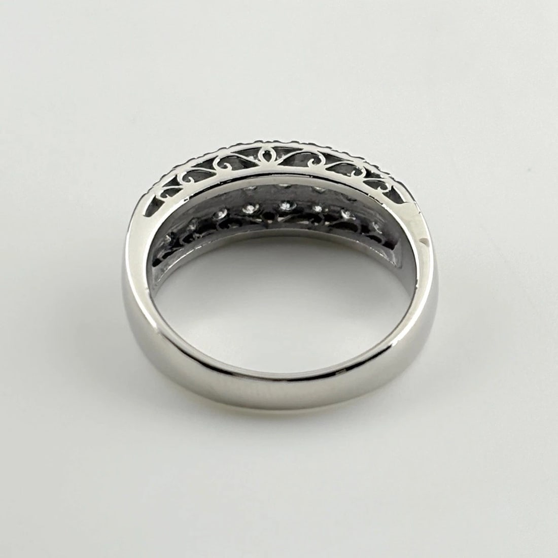 MELEE DIAMOND DESIGN PLATINUM RING - 2