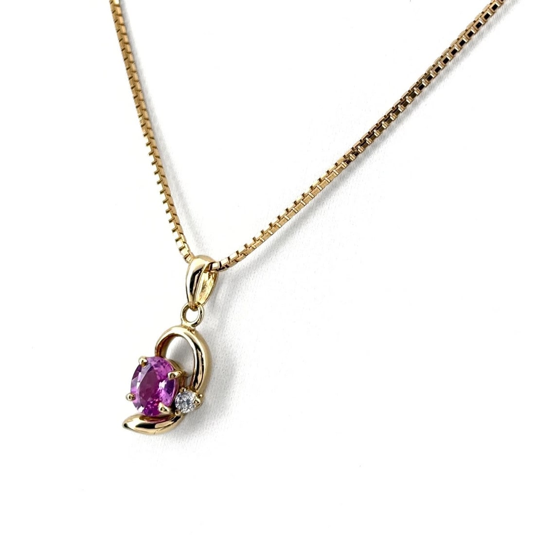 PINK SAPPHIRE DESIGN NECKLACE YELLOWGOLD PENDANT MELEE DIAMOND: Pink Sapphire Design Necklace YellowGold Pendant melee diamond Brand: Unbranded Type/Style: Necklace Material: 18KYellowGold, Main Stone/Creation Sapphire Diamond Color: YellowGold Size: Chain / code