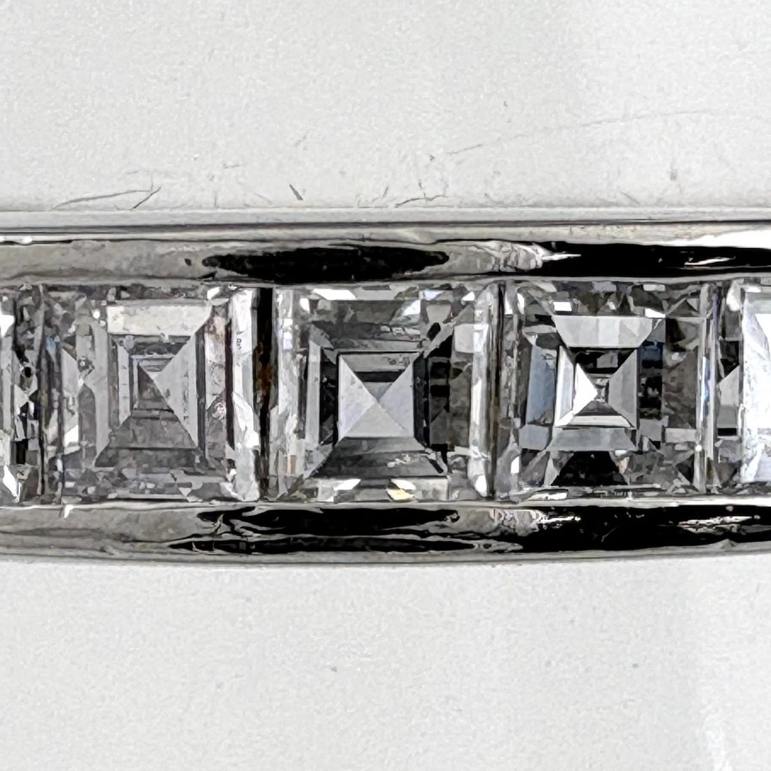 MELEE DIAMOND DESIGN PLATINUM RING - 2