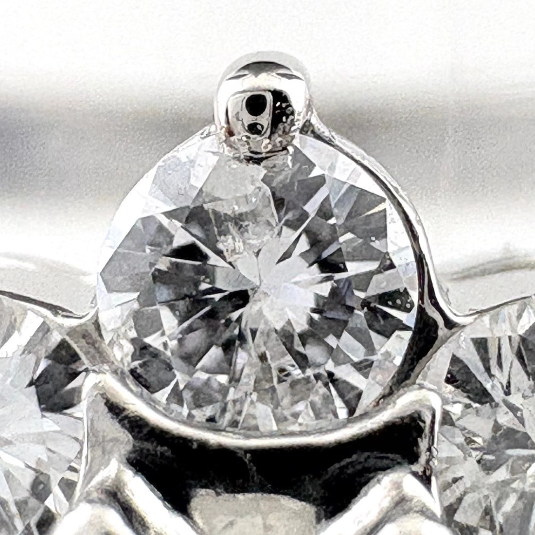 MELEE DIAMOND DESIGN PLATINUM RING - 2