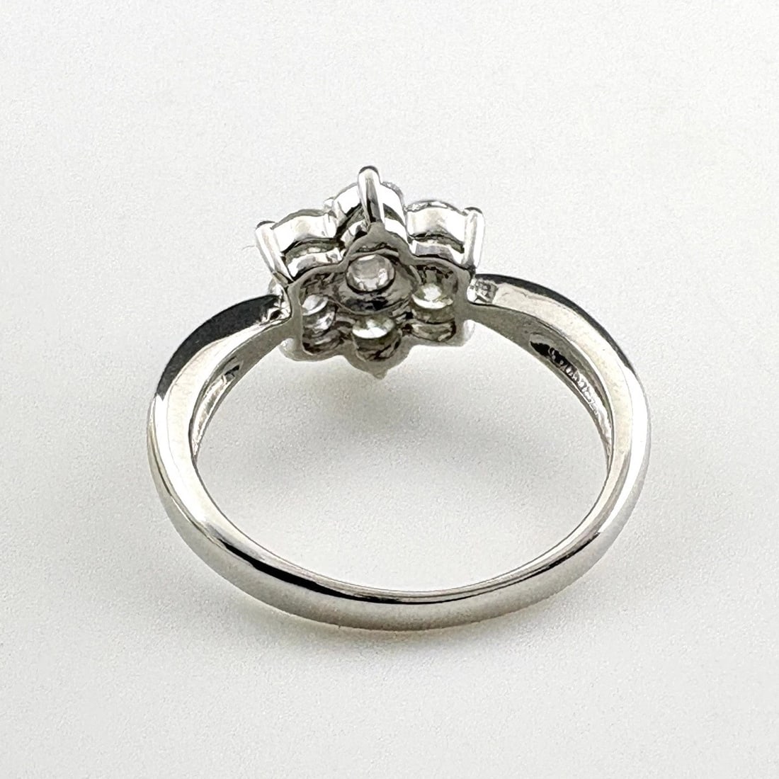 MELEE DIAMOND DESIGN PLATINUM RING - 4