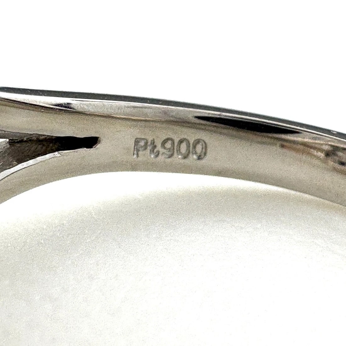 MELEE DIAMOND DESIGN PLATINUM RING - 2