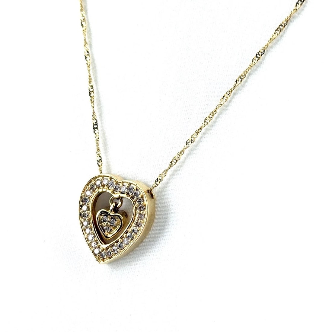 HEART MOTIF DESIGN NECKLACE YELLOWGOLD PENDANT MELEE DIAMOND: Heart motif design Necklace YellowGold Pendant melee diamond Brand: Unbranded Type/Style: Necklace Material: 18KYellowGold, Main Stone/Creation Natural Color: YellowGold Size: Chain / code