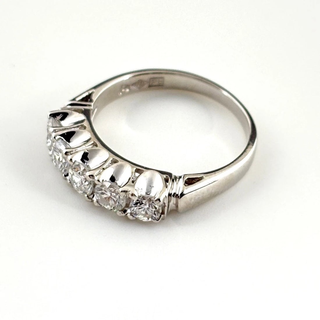MELEE DIAMOND DESIGN PLATINUM RING: melee diamond design Platinum Ring Brand: Unbranded Type/Style: Ring Material: Pt900, Main Stone/Creation Natural Color: None Size: US 4.5 to 5 Accessories: None Accessories Notice: When purchasing