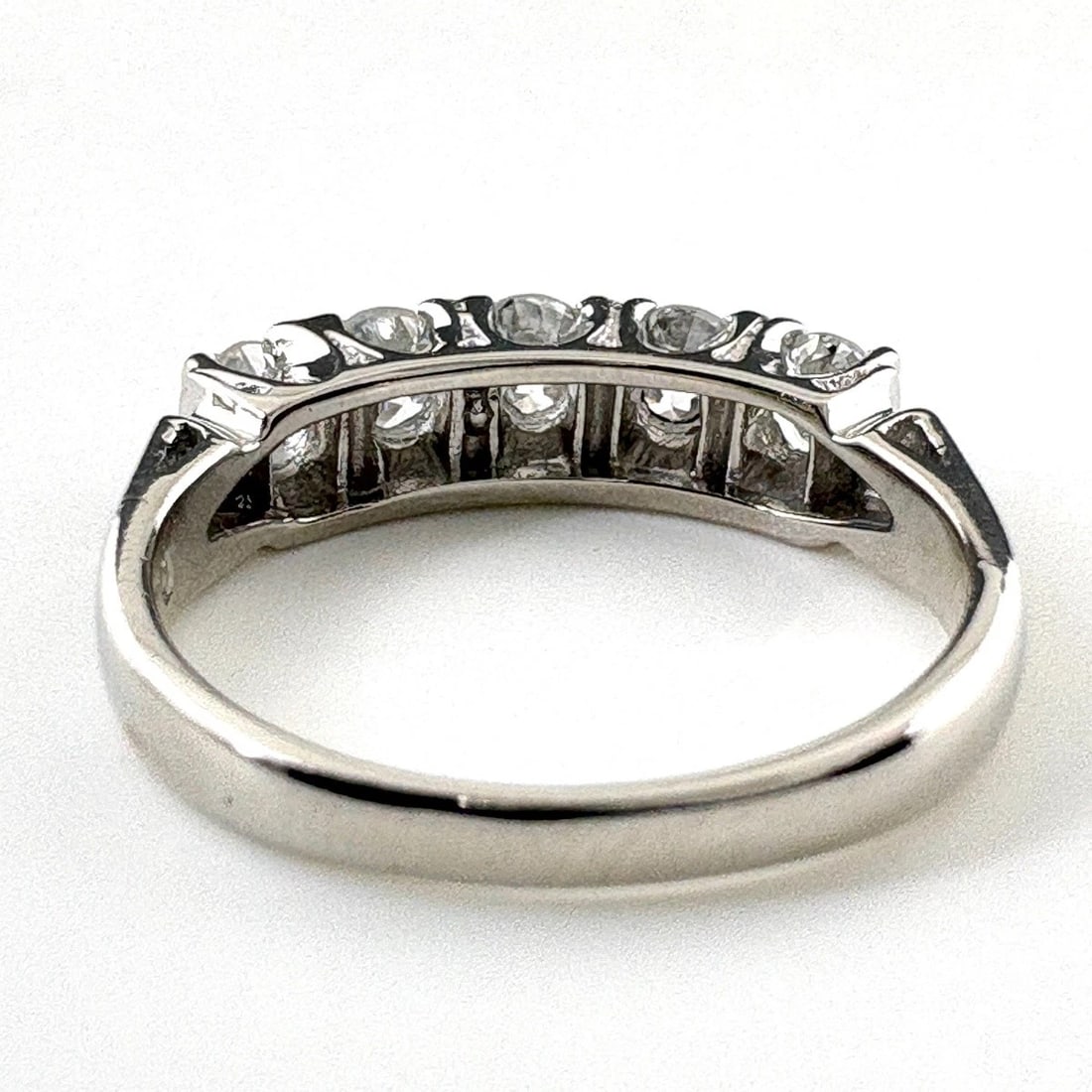 MELEE DIAMOND DESIGN PLATINUM RING - 2