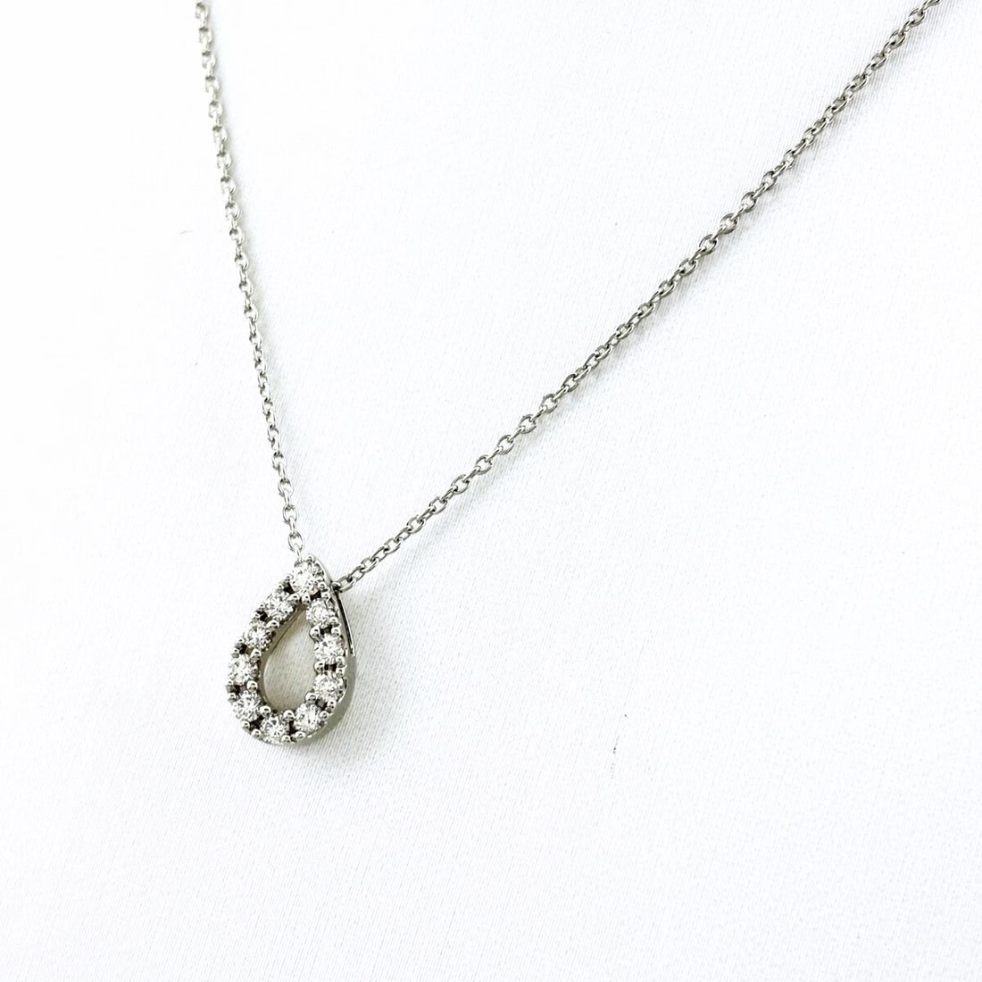 TASAKI MELEE DIAMOND DESIGN WG WHITEGOLD PENDANT NECKLACE: TASAKI melee diamond design WG WhiteGold Pendant Necklace Brand: TASAKI Type/Style: Necklace Material: 18K ?WG, Main Stone/Creation Natural Color: WG Size: Chain / code 39.5cm(15.6") Pendant size