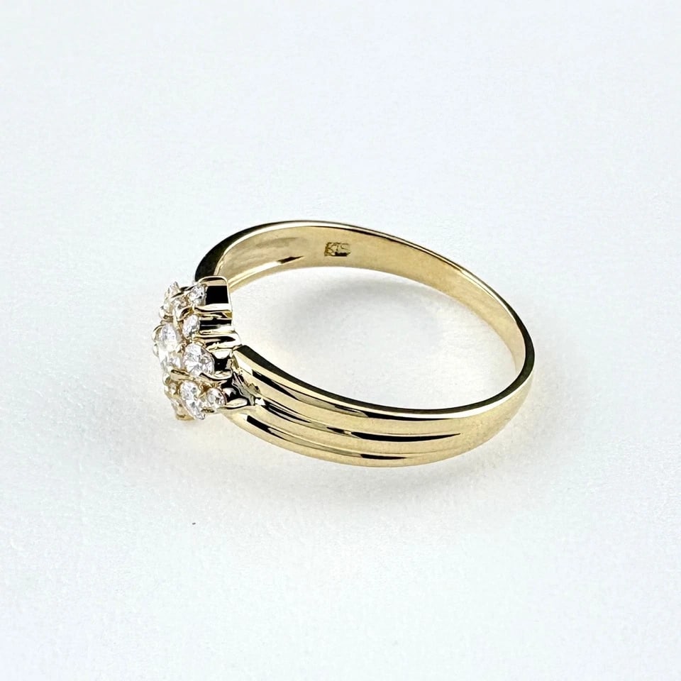 MELEE DIAMOND DESIGN YG YELLOWGOLD RING: melee diamond design YG YellowGold Ring Brand: Unbranded Type/Style: Ring Material: 18K, Main Stone/Creation Natural Color: YellowGold Size: US 6.5 to 7 Accessories: None Accessories Notice: When