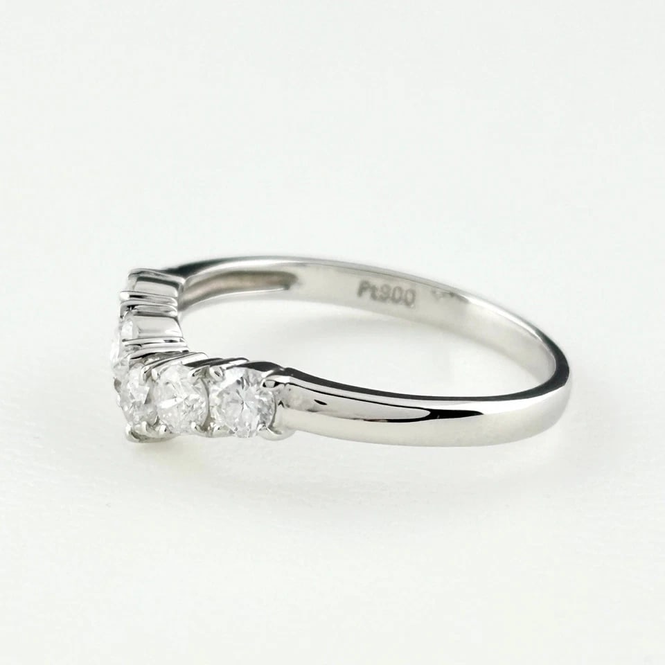 MELEE DIAMOND DESIGN PLATINUM RING: melee diamond design Platinum Ring Brand: Unbranded Type/Style: Ring Material: Pt900, Main Stone/Creation Natural Color: None Size: US 5.5 Accessories: None Accessories Notice: When purchasing
