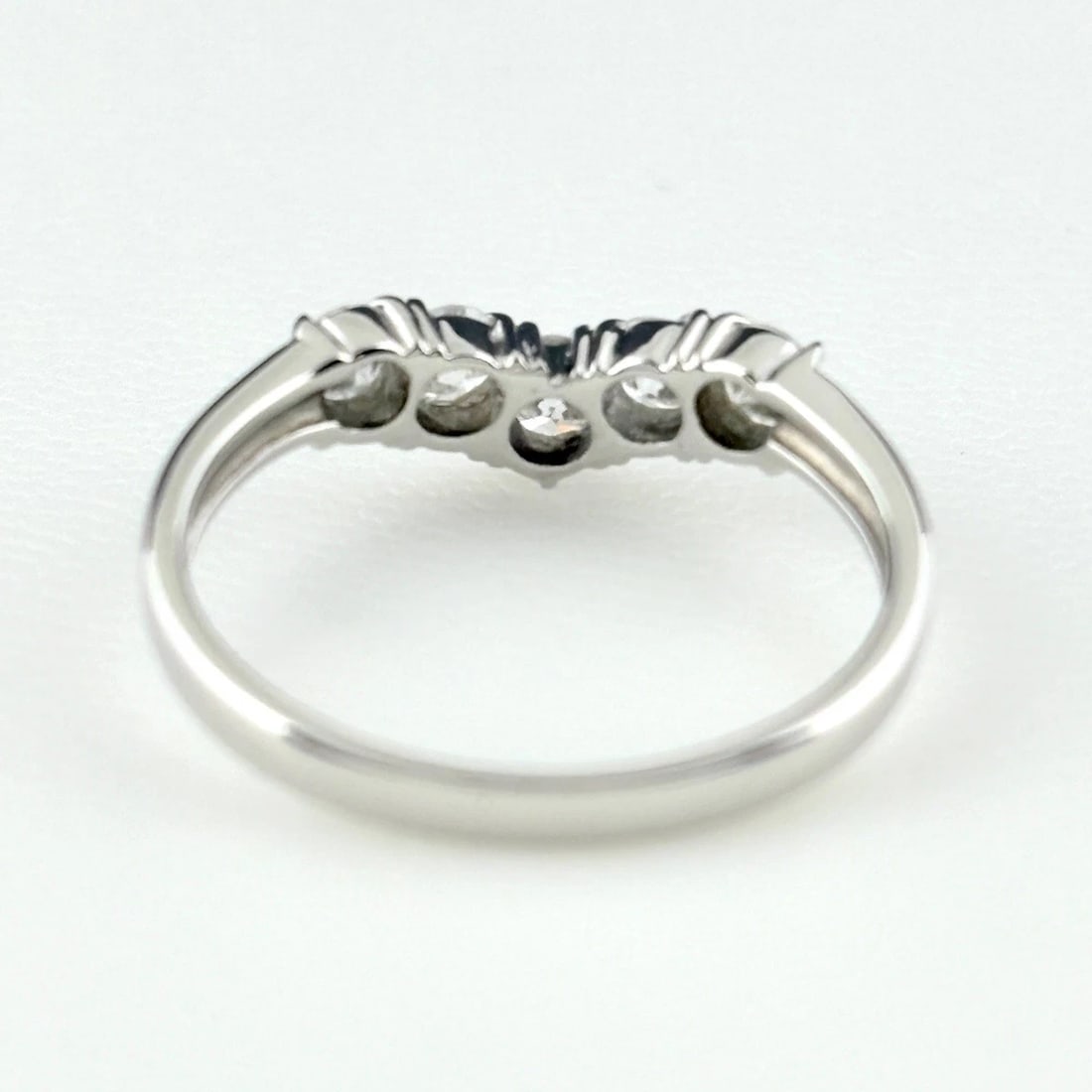 MELEE DIAMOND DESIGN PLATINUM RING - 4