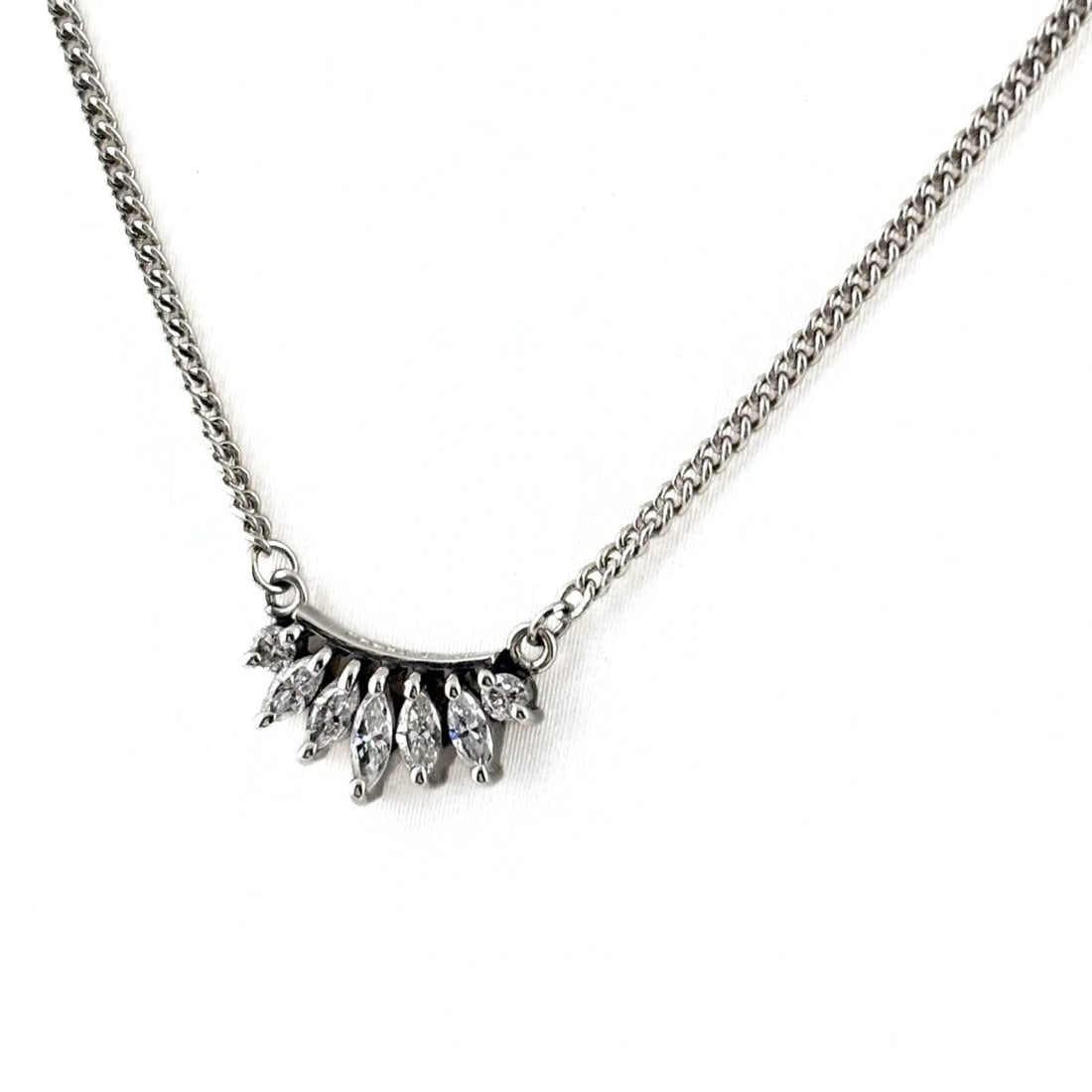 MELEE DIAMOND DESIGN PLATINUM PENDANT NECKLACE: melee diamond design Platinum Pendant Necklace Brand: Unbranded Type/Style: Necklace Material: Pt900 Pt850, Main Stone/Creation Natural Color: None Size: Chain / code 41cm(16.1") Chain width