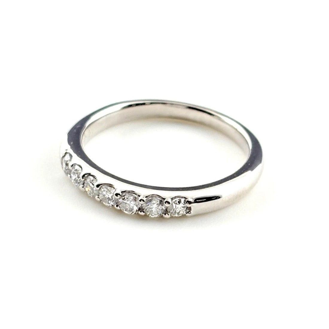 MELEE RING 18K WG DIAMOND: melee ring 18K WG diamond Brand: Unbranded Type/Style: Ring Material: 18KWhite Gold, Main Stone/Creation Natural Color: White Gold Size: US 6.5 Accessories: None Accessories Notice: When purchasing