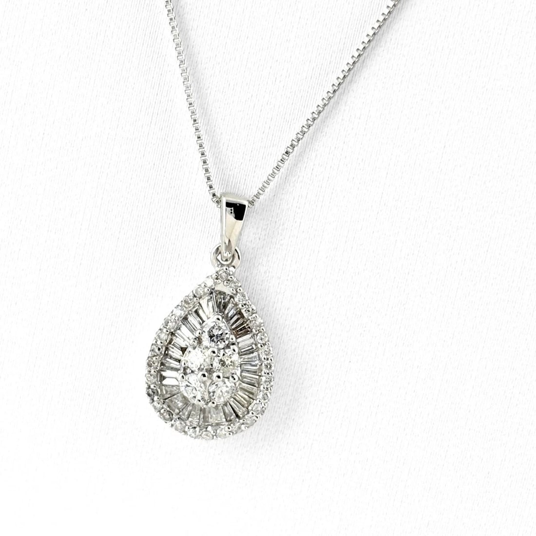 DROP MOTIF DESIGN NECKLACE WHITE GOLD PENDANT MELEE DIAMOND: Drop motif design necklace White Gold Pendant Melee Diamond Brand: Unbranded Type/Style: Necklace Material: 18KWhite Gold, Main Stone/Creation Natural Color: White Gold Size: Chain / code