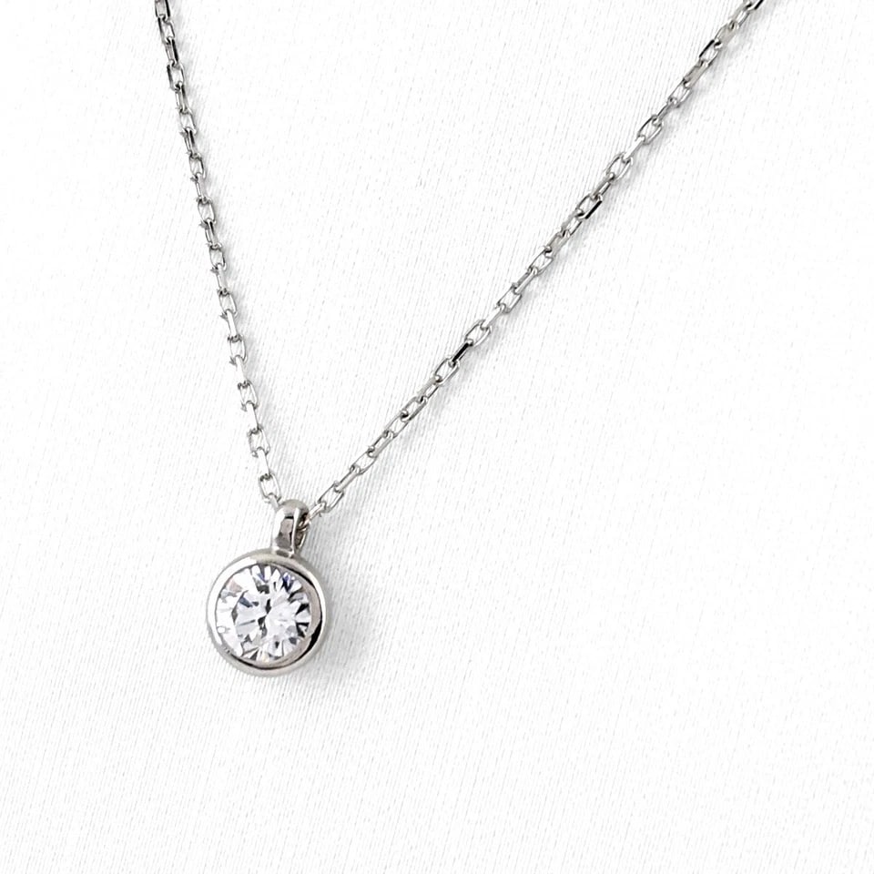 DIAMOND DESIGN PLATINUM PENDANT NECKLACE: Diamond design Platinum Pendant Necklace Brand: Unbranded Type/Style: Necklace Material: Pt900 Pt850, Main Stone/Creation Natural Color: None Size: Chain / code 45.5cm(17.9") Pendant head Removable No
