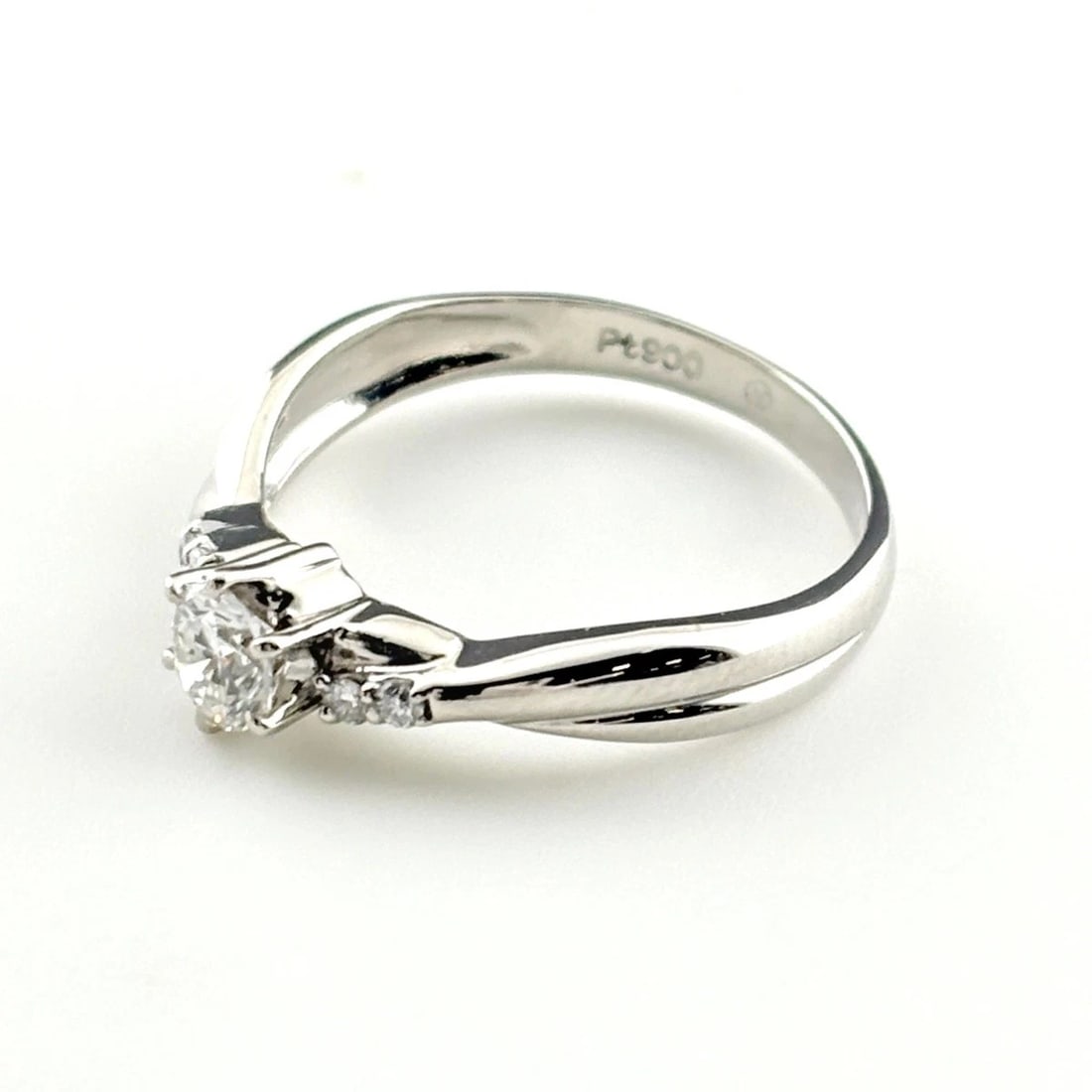 MELEE DIAMOND DESIGN PLATINUM RING: melee diamond design Platinum Ring Brand: Unbranded Type/Style: Ring Material: Pt900, Main Stone/Creation Natural Color: None Size: US 4.5 to 5) Accessories: None Accessories Notice: When