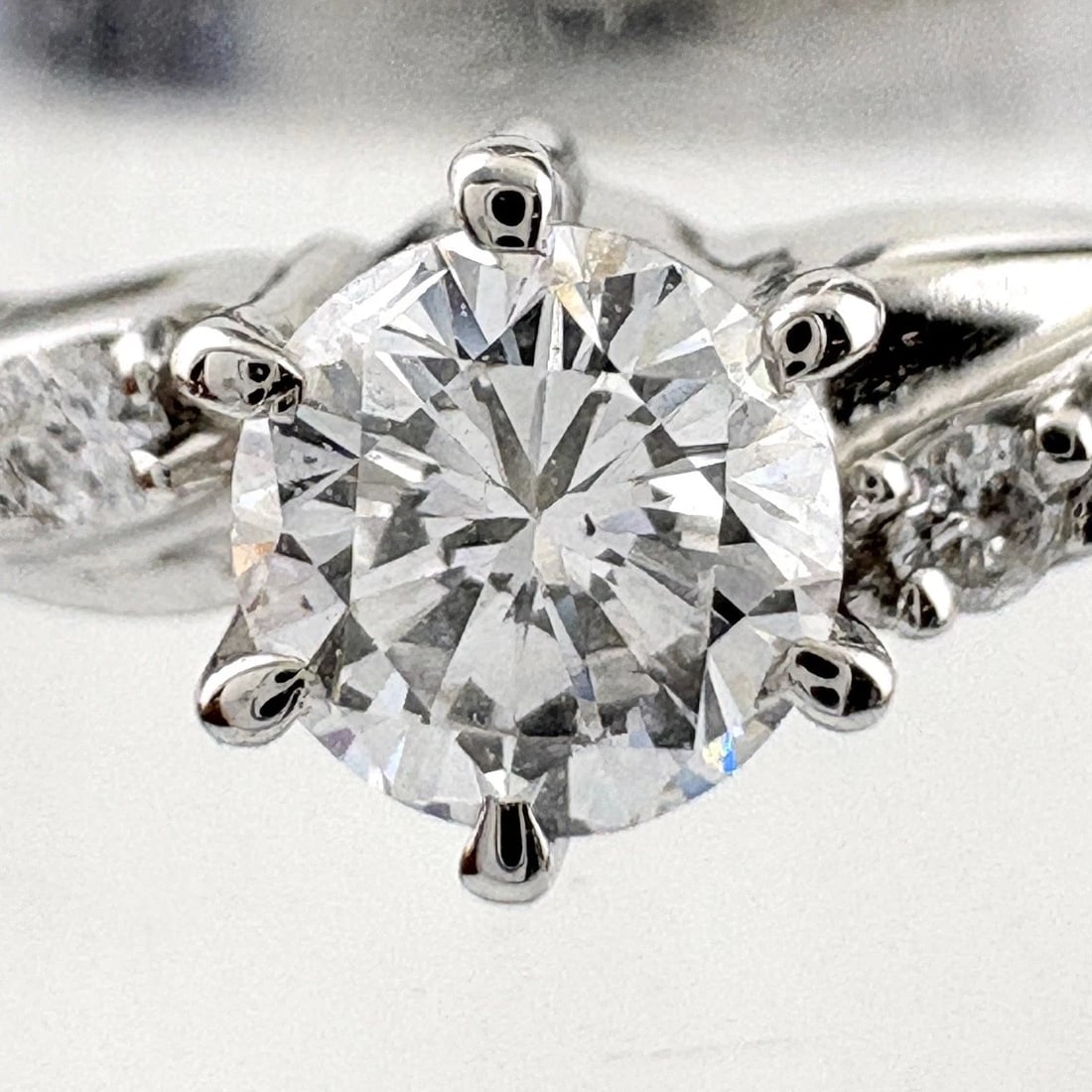 MELEE DIAMOND DESIGN PLATINUM RING - 2