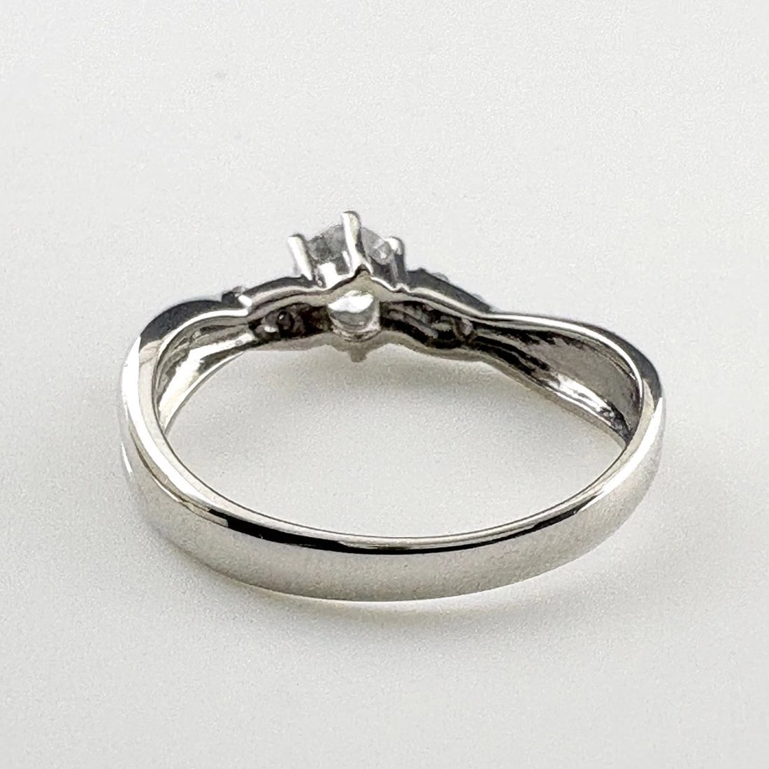 MELEE DIAMOND DESIGN PLATINUM RING - 4