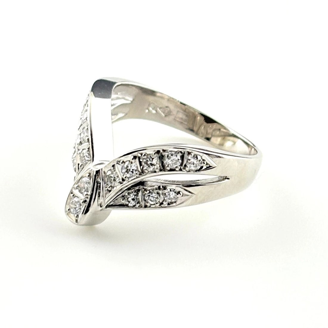 MELEE DIAMOND DESIGN PLATINUM RING - 3