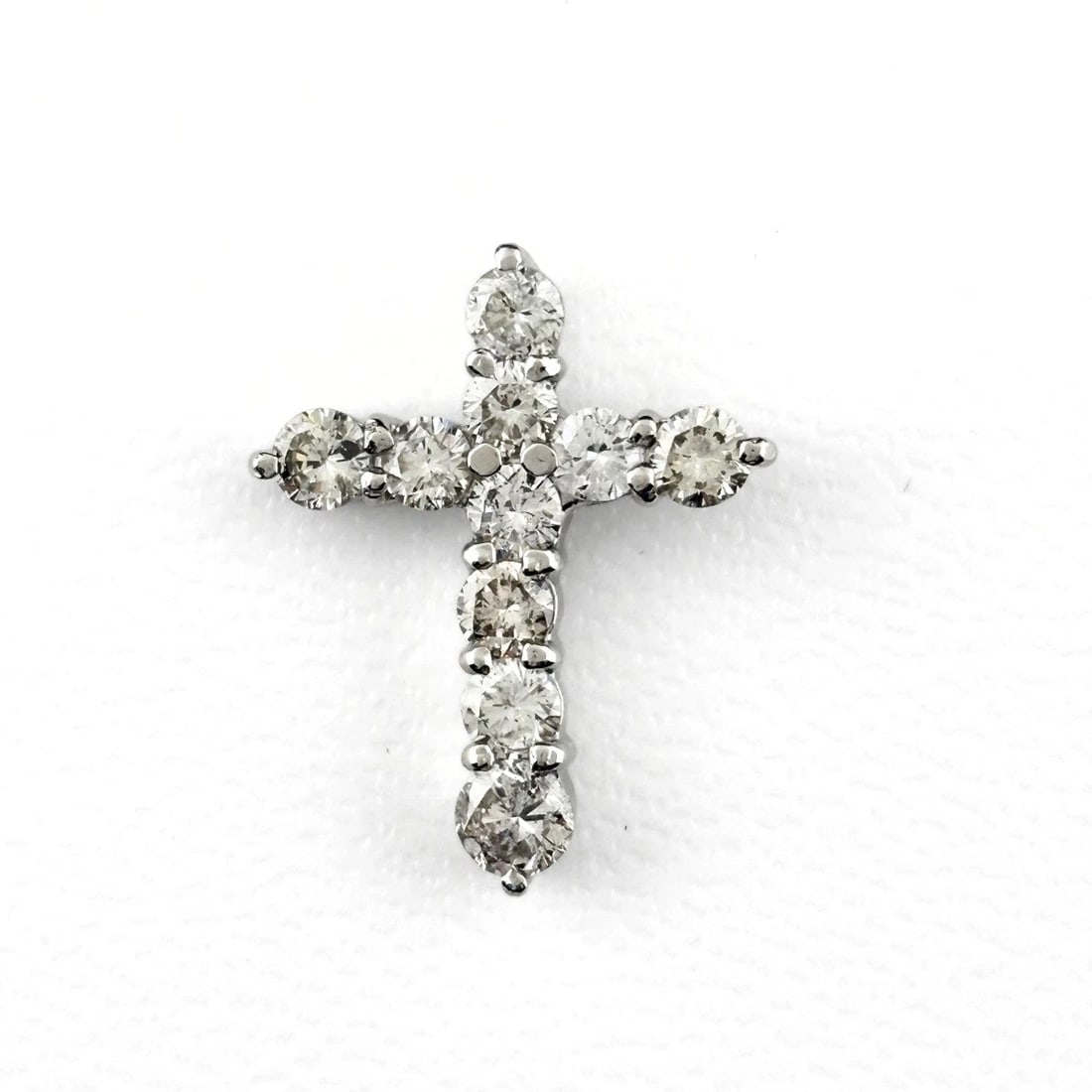 CROSS MOTIF PENDANT HEAD PLATINUM MELEE DIAMOND: Cross motif Pendant Head Platinum melee diamond Brand: Unbranded Type/Style: Pendant Head Material: Pt900, Main Stone/Creation Natural Color: None Size: Pendant size 18.8?15.4mm(0.7") Inside diameter