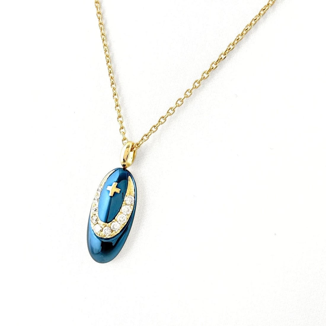 SOUTHERN CROSS MELEE DIAMOND DESIGN YELLOWGOLD PENDANT NECKLACE: Southern Cross melee diamond design YellowGold Pendant Necklace Brand: Southern Cross Type/Style: Necklace Material: 18KYellowGold, Main Stone/Creation Natural Color: YellowGold Size: Chain / code 46c