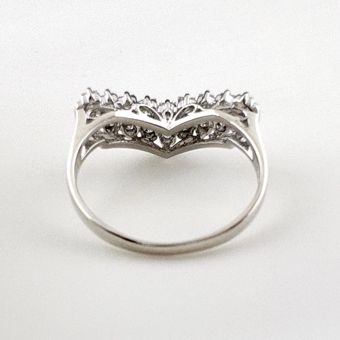 MELEE DIAMOND DESIGN PLATINUM RING - 2
