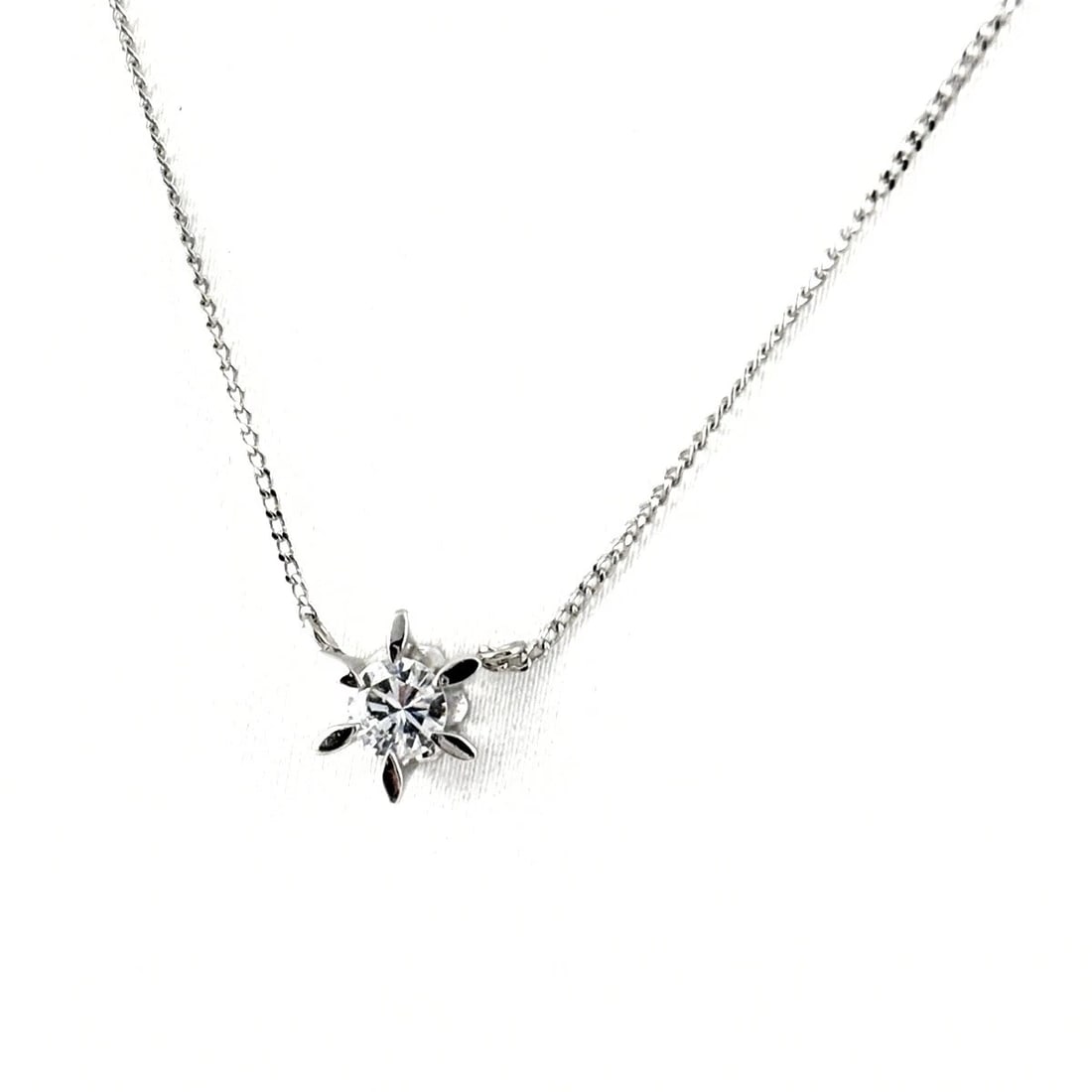 MELEE DIAMOND DESIGN PLATINUM PENDANT NECKLACE: melee diamond design Platinum Pendant Necklace Brand: Unbranded Type/Style: Necklace Material: Pt850, Main Stone/Creation Natural Color: None Size: Chain / code 41cm(16.1") Carat Weight 0.17ct Chain
