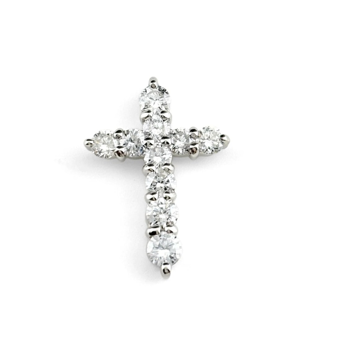 PLATINUM DIAMOND PENDANT PT900: Platinum diamond Pendant Pt900 Brand: Unbranded Type/Style: Pendant Head Material: Pt900, Main Stone/Creation Natural Color: Silver Size: Pendant size 20.2?14.3mm(0.8") Accessories: None Accessories